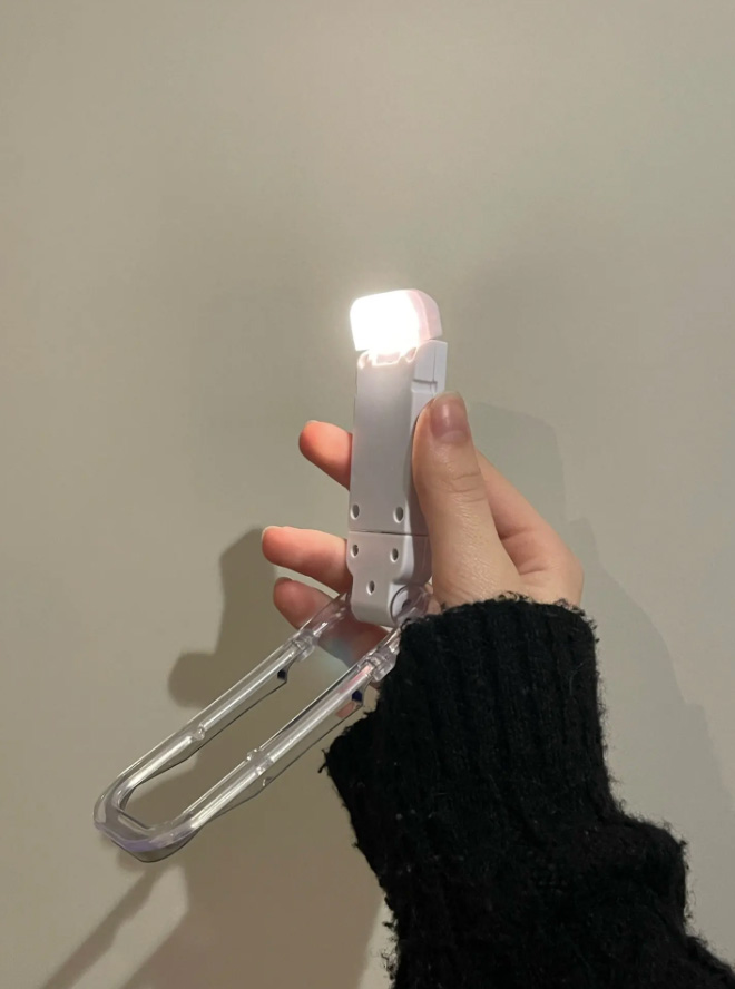 ReadLed, egy mini LED lámpa, amely könyvre szerelhető - Image 9