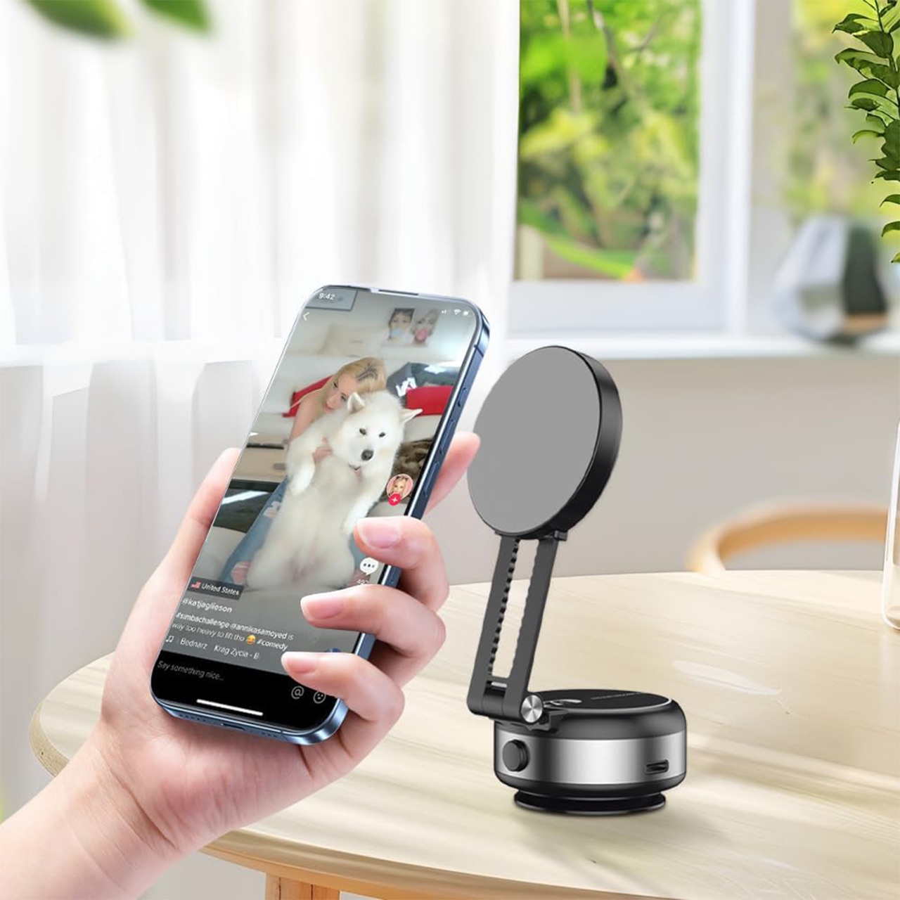 A telefonját különböző mágneses felületekre is rögzítheti egy erős mágnessel.