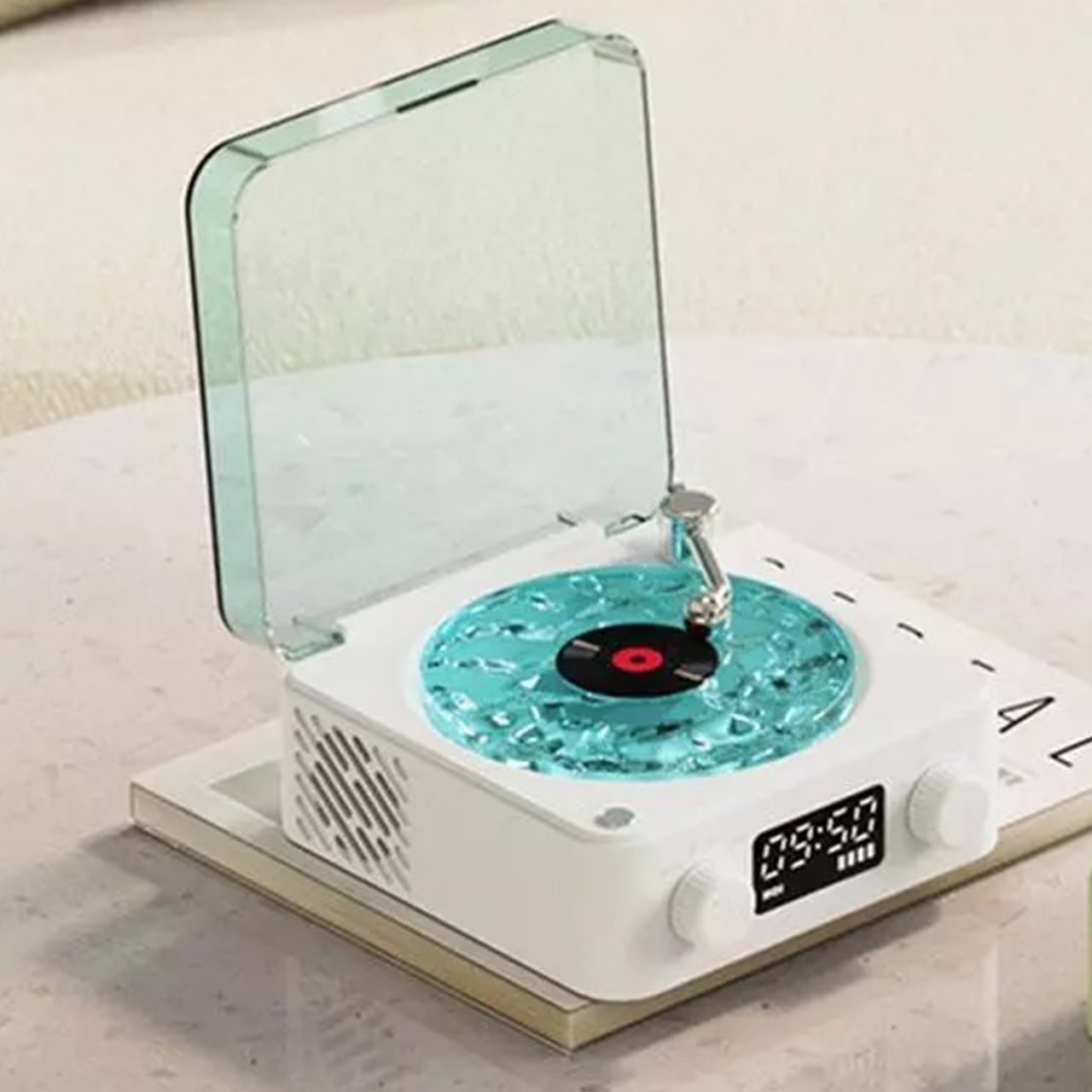 A zenelejátszó támogatja a Bluetooth-t, TF kártyát és AUX-t.