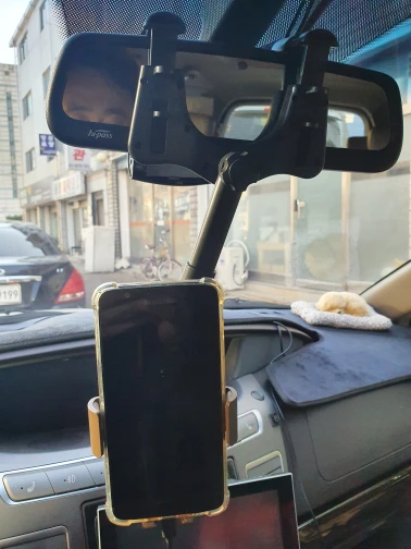RotatableCarHolder, 360 fokos telefontartó, amely a visszapillantó tükörre rögzíthető