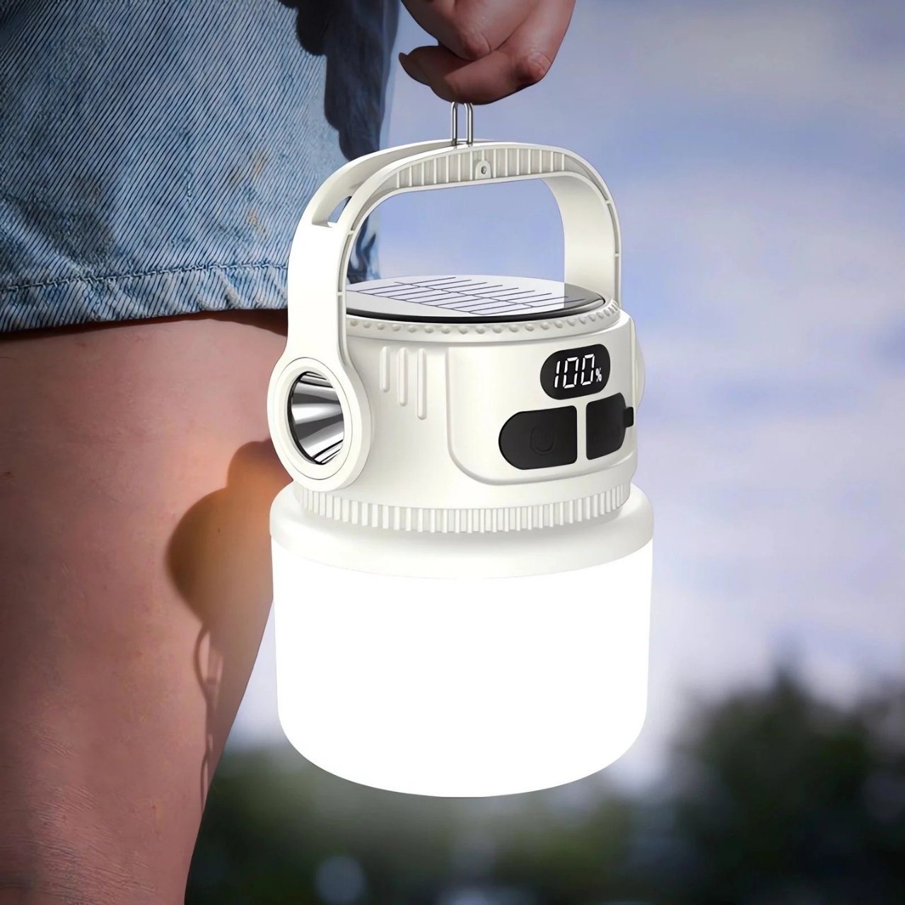 Napelemes energiával független maradsz az elektromos forrásoktól, míg a USB port gyors töltést tesz lehetővé mobil eszközök számára.